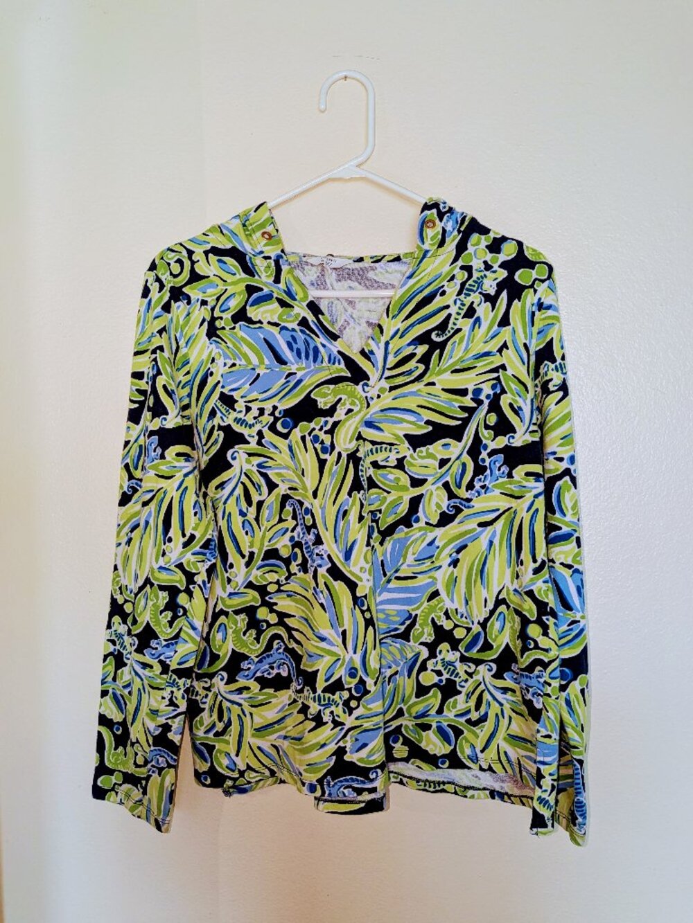 Crown & Ivy Tropical Gecko Leaf Print Hoodie Top Medium Preppy Resort